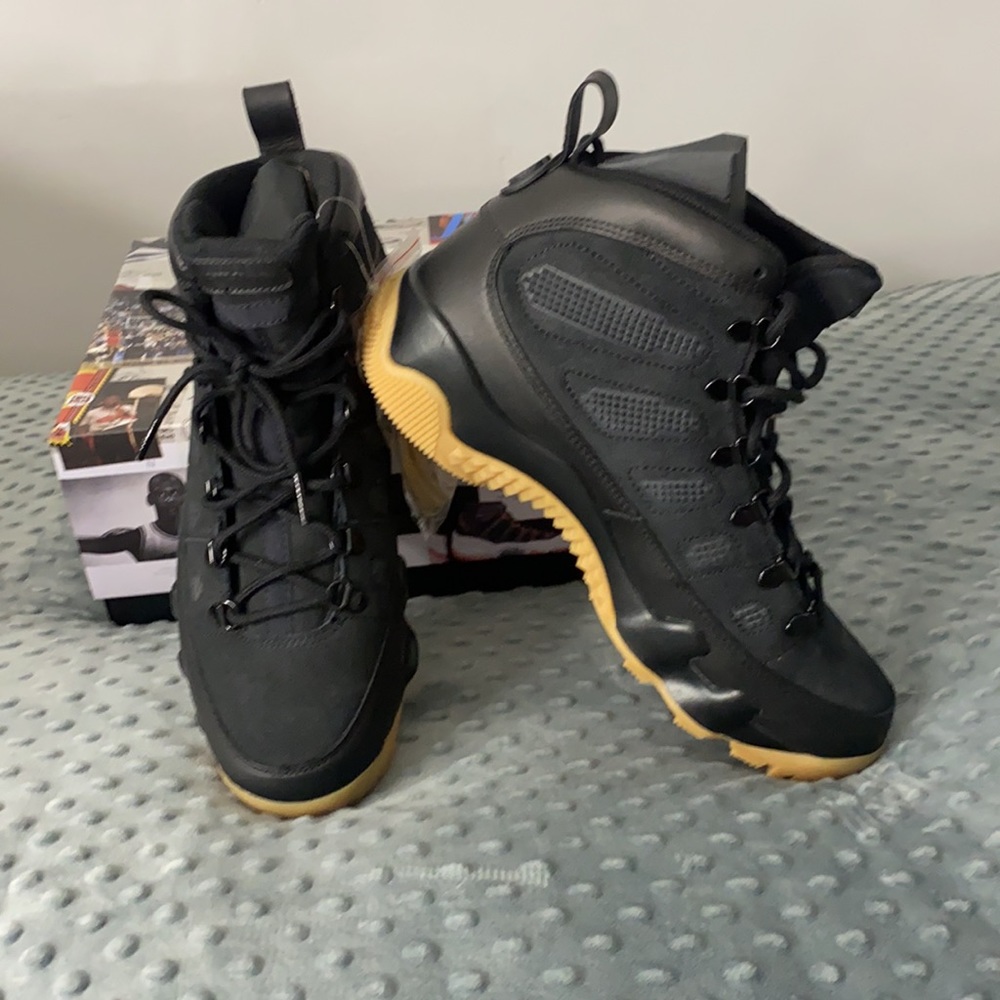 Air Jordan (9.5) Retro Boot NRG Black Gum Light Brown